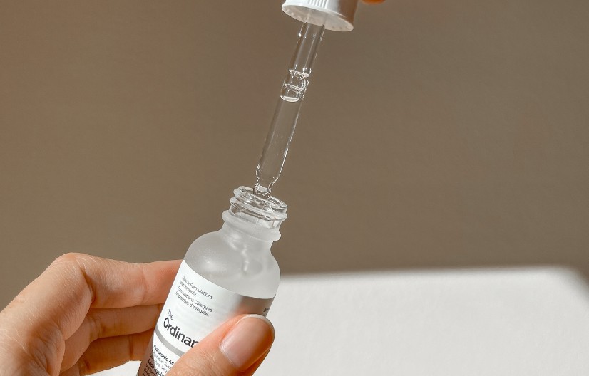 Serum dropper in hand