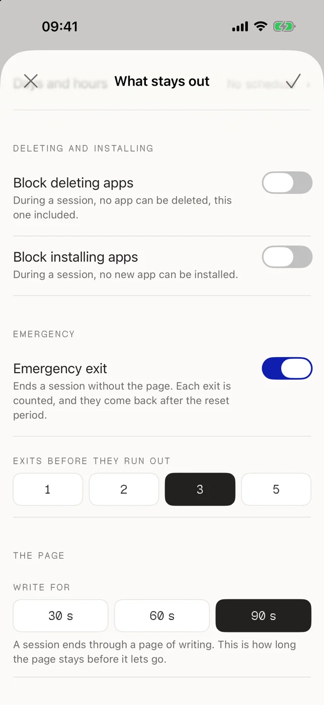 What stays out settings: switches to block deleting and installing apps, an emergency exit with 1, 2, 3 or 5 exits, and the page set to hold for 30, 60 or 90 seconds